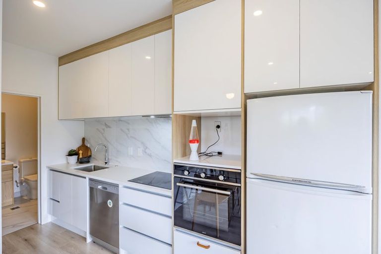 Photo of property in 1 Papa Orchard Drive, Kumeu, 0810