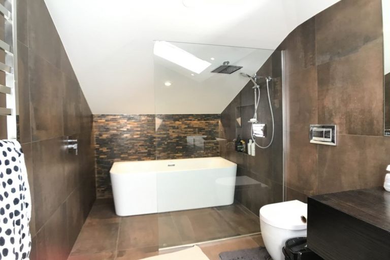 Photo of property in 2/92 Churchill Road, Murrays Bay, Auckland, 0630