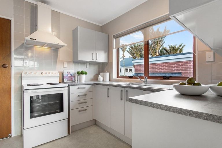 Photo of property in 15c Aratonga Avenue, Greenlane, Auckland, 1051