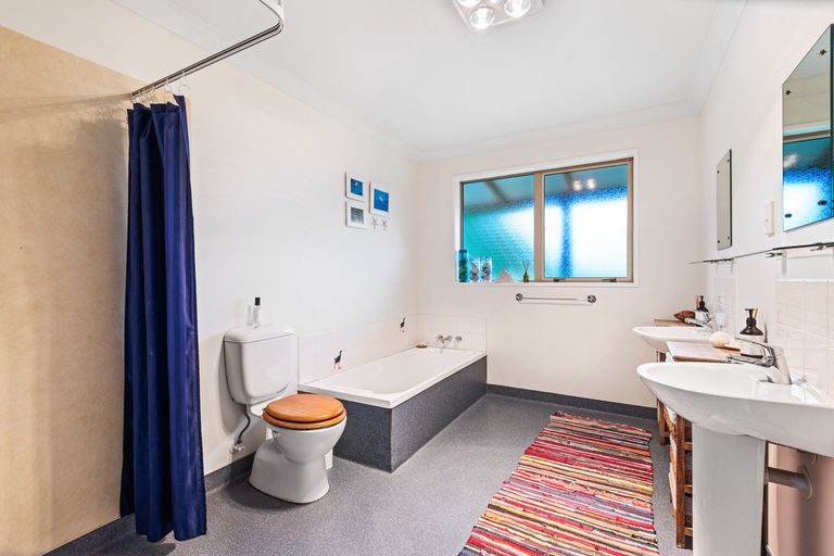 Photo of property in 16 Woodside Road, Woodside, Outram, 9073