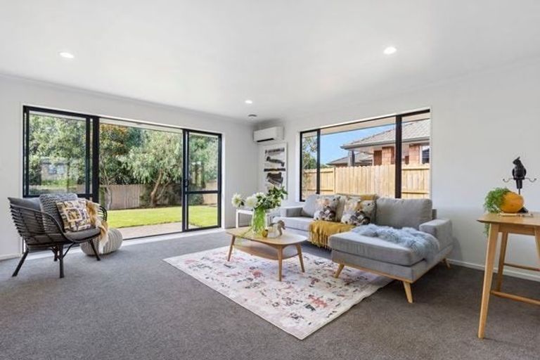 Photo of property in 8 Corrofin Drive, East Tamaki, Auckland, 2013