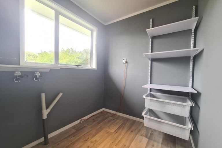 Photo of property in 1 Murillo Place, Henderson, Auckland, 0612