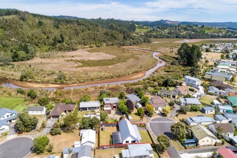 Photo of property in 102 Whitby Place, Whangamata, 3620