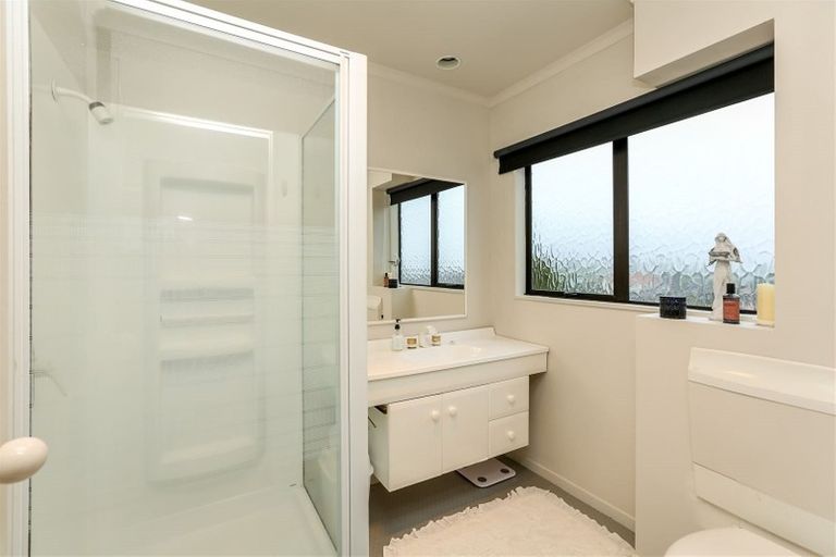 Photo of property in 25 Veale Road, Frankleigh Park, New Plymouth, 4310