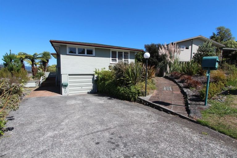 Photo of property in 31 Sunnyview Drive, Brown Owl, Upper Hutt, 5018
