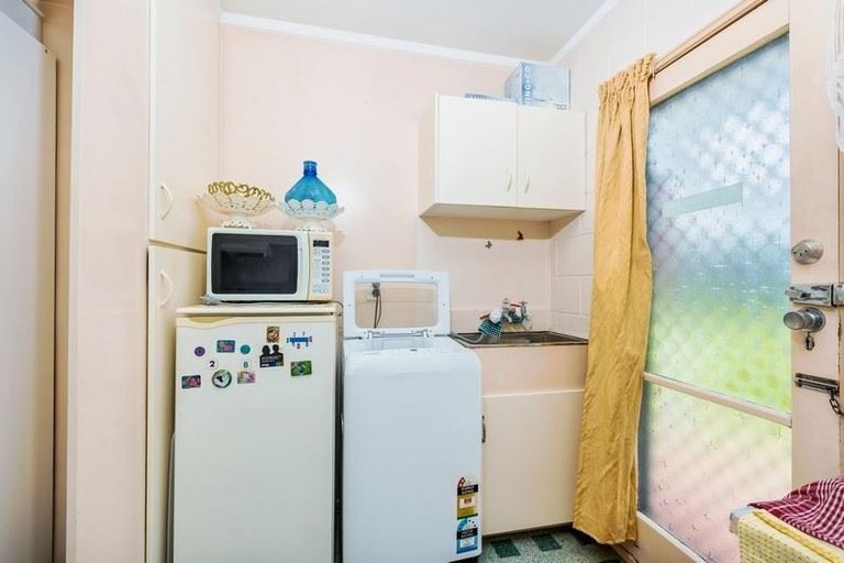 Photo of property in 1/38 Edmonton Road, Henderson, Auckland, 0612