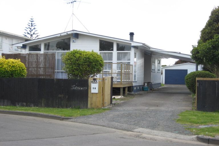 Photo of property in 16 Tironui Station Road East, Papakura, 2112