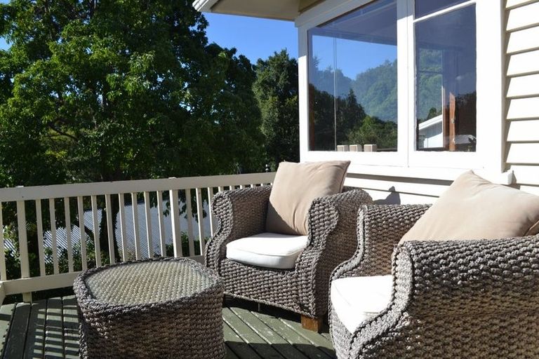 Photo of property in 25 Beaumont Crescent, Frankleigh Park, New Plymouth, 4310