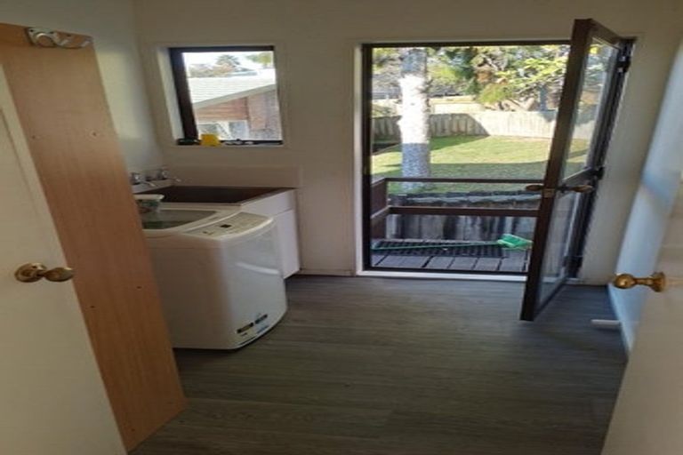 Photo of property in 2/8 Quiet Street, Te Atatu South, Auckland, 0610