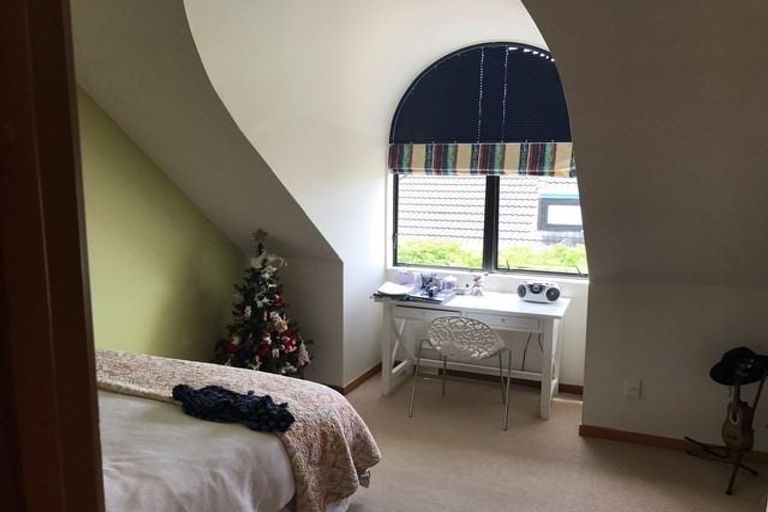 Photo of property in 2/2 Dallinghoe Crescent, Milford, Auckland, 0620