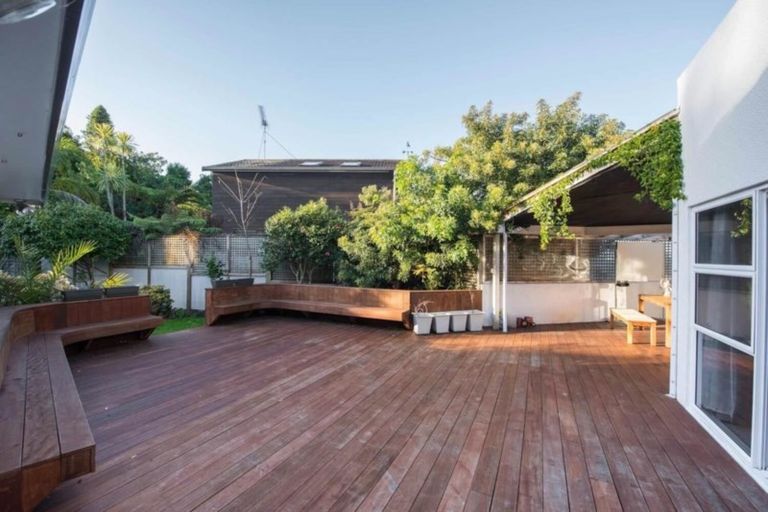 Photo of property in 10 Oakpark Place, West Harbour, Auckland, 0618