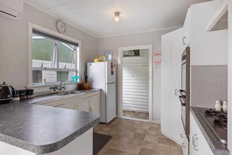 Photo of property in 1/5 Rainsford Street, Moturoa, New Plymouth, 4310