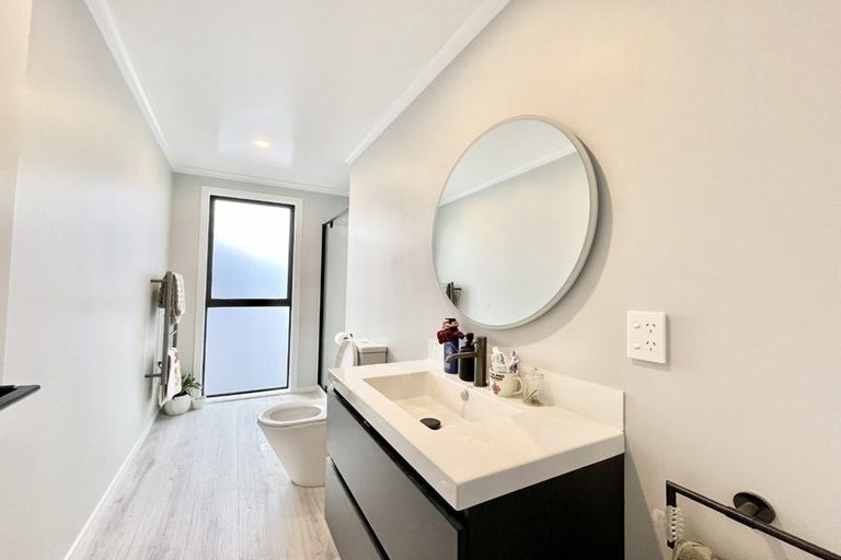 Photo of property in 9b Hinau Grove, Wainuiomata, Lower Hutt, 5014