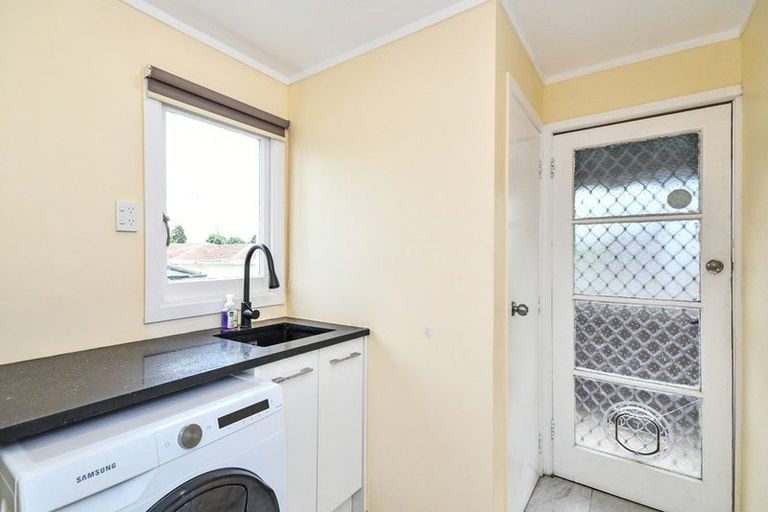 Photo of property in 2c Waiari Road, Conifer Grove, Takanini, 2112