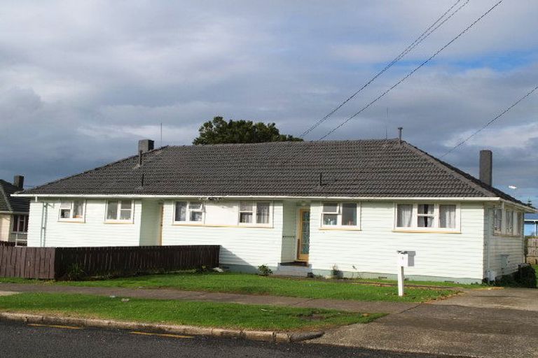 Photo of property in 2/26 Alexander Crescent, Otara, Auckland, 2023
