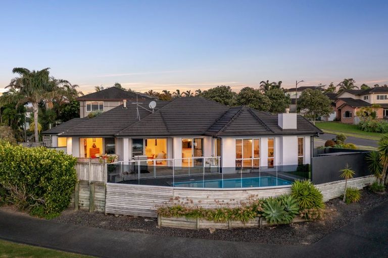 Photo of property in 160 Kittiwake Drive, Schnapper Rock, Auckland, 0632