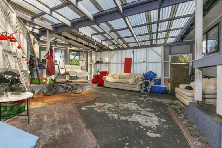 Photo of property in 15 Hydra Place, Glen Eden, Auckland, 0602