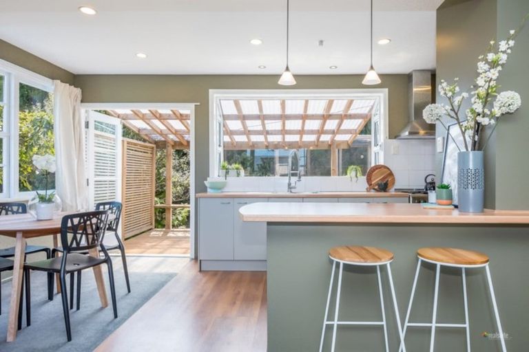 Photo of property in 9 Laburnum Grove, Maungaraki, Lower Hutt, 5010