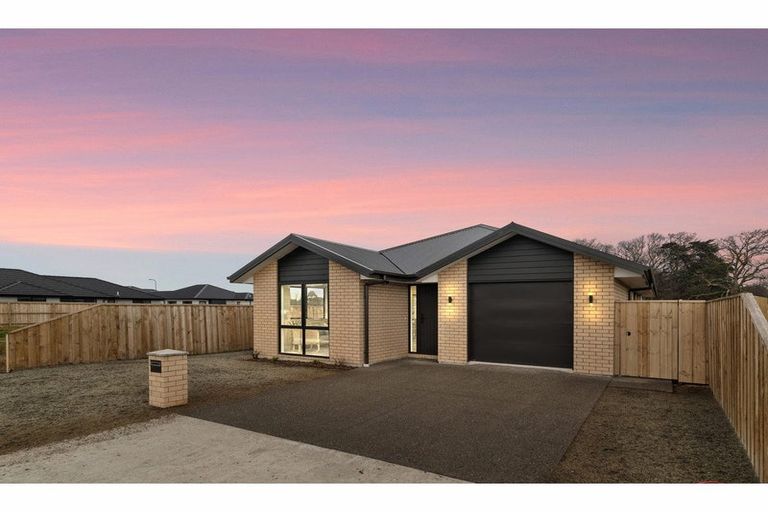 Photo of property in 27 Stackwood Avenue, Woodend, 7691