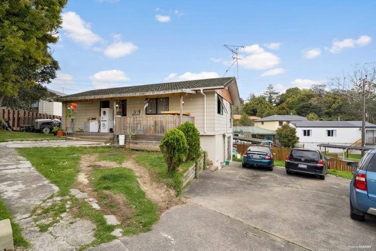 Photo of property in 35 Lilburn Crescent, Massey, Auckland, 0614