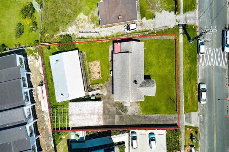 Photo of property in 2 Fruitvale Road, New Lynn, Auckland, 0600