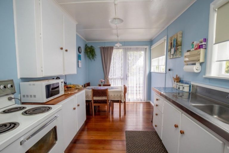 Photo of property in 15 Hayward Road, Ngatea, 3503