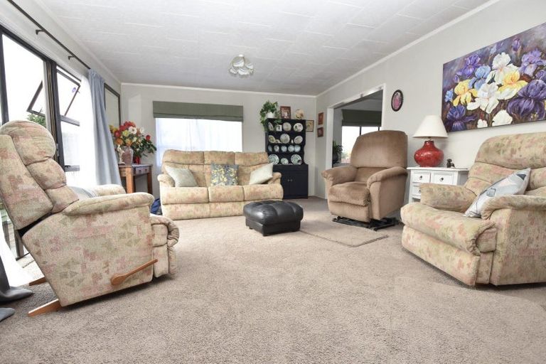 Photo of property in 250b High Street North, Carterton, 5713