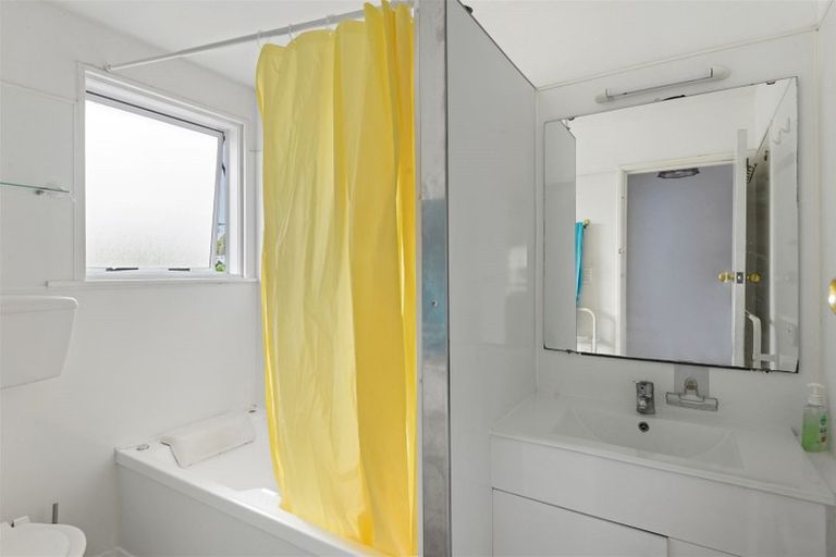 Photo of property in 22 Flay Crescent, Burnside, Christchurch, 8053