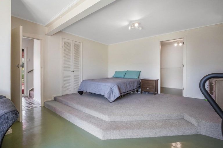 Photo of property in 2 Spicer Place, Tawa, Wellington, 5028