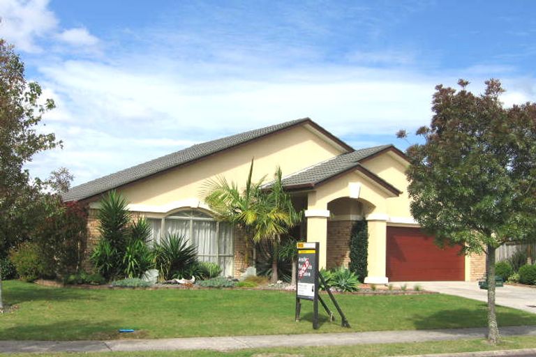 Photo of property in 8 Freestone Place, Henderson, Auckland, 0612