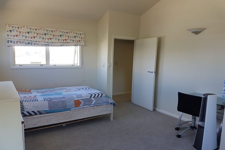 Photo of property in 77 Seaview Road, Paremata, Porirua, 5024