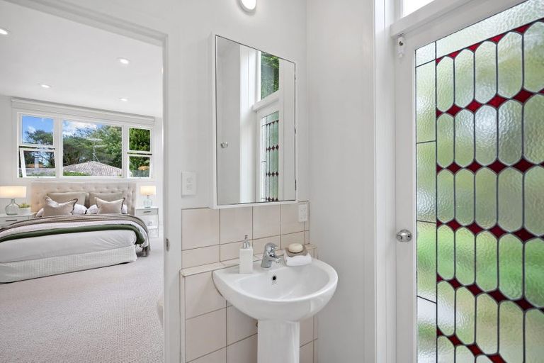 Photo of property in 194 Onewa Road, Birkenhead, Auckland, 0626