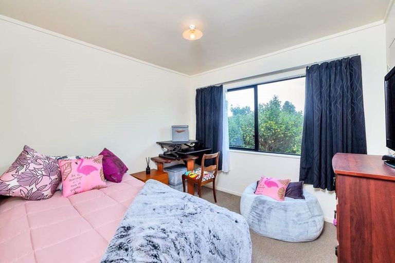 Photo of property in 2/8 Mchardy Place, Glenfield, Auckland, 0627