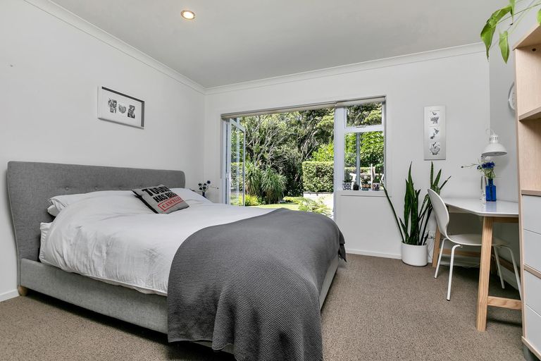 Photo of property in 42 Landing Road, Titirangi, Auckland, 0604