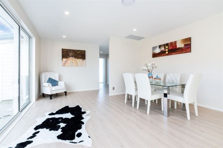 Photo of property in 13 Barrique Road, Kumeu, 0810