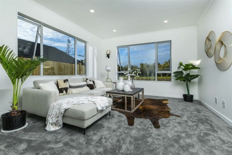 Photo of property in 39 Nobilo Road, Kumeu, 0810