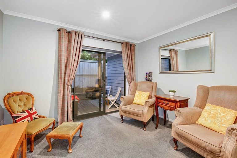 Photo of property in 14 Kingfisher Road, Silverdale, 0932