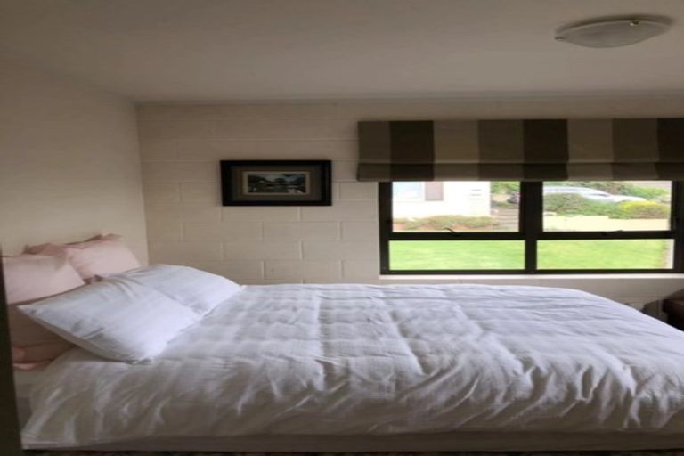 Photo of property in 16 Pounamu Place, Shelly Park, Auckland, 2014