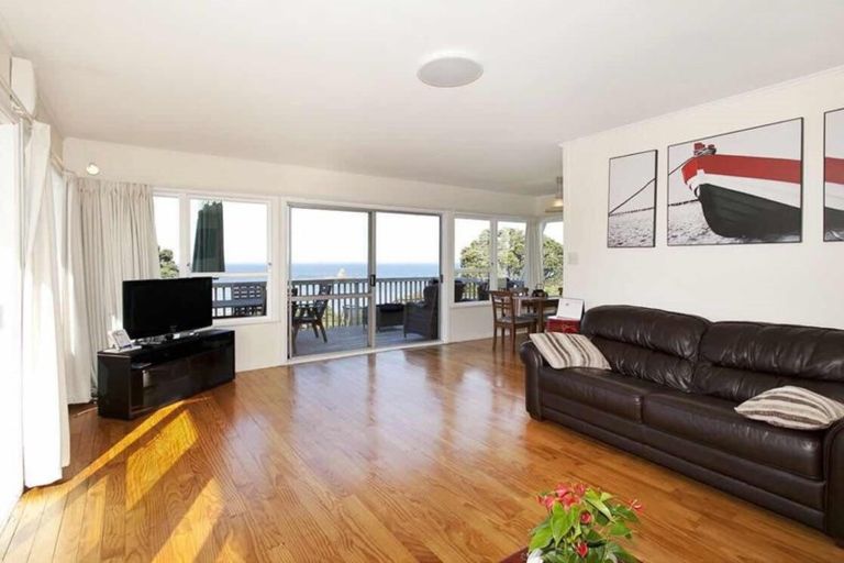Photo of property in 1009 Whangaparaoa Road, Tindalls Beach, Whangaparaoa, 0930