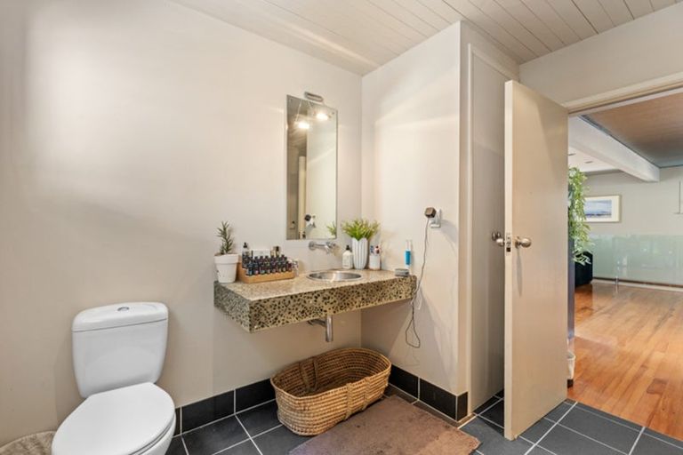 Photo of property in 14 Opou Road, Titirangi, Auckland, 0604