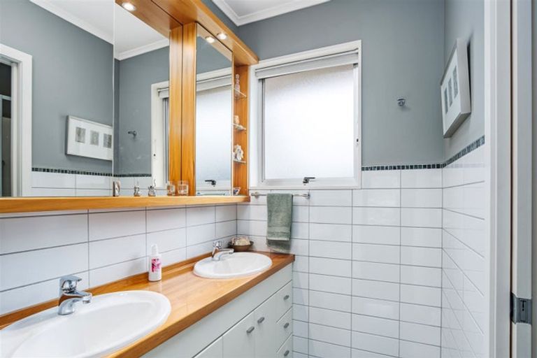 Photo of property in 21 Bidwell Place, Hillmorton, Christchurch, 8025