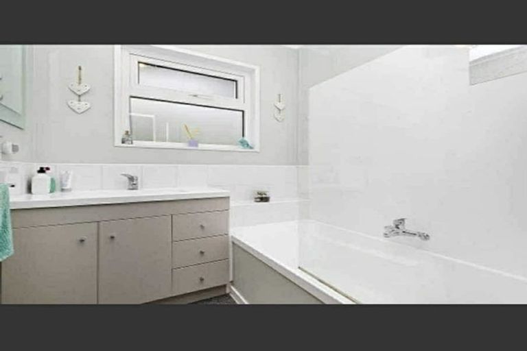 Photo of property in 6 Taka Grove, Normandale, Lower Hutt, 5010