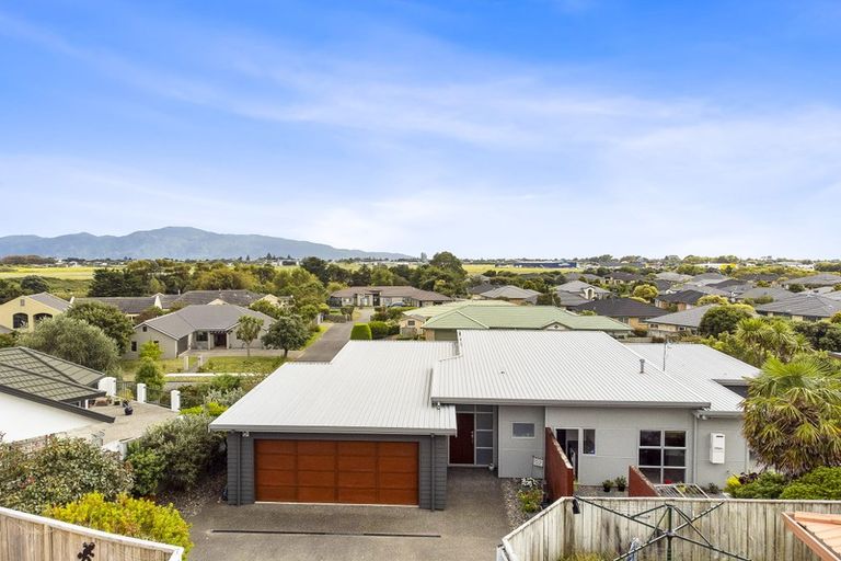 Photo of property in 12 Millennium Hill, Paraparaumu, 5032