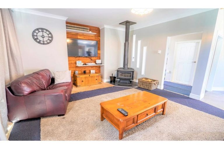 Photo of property in 58 Mauchline Street, Wallacetown, 9816