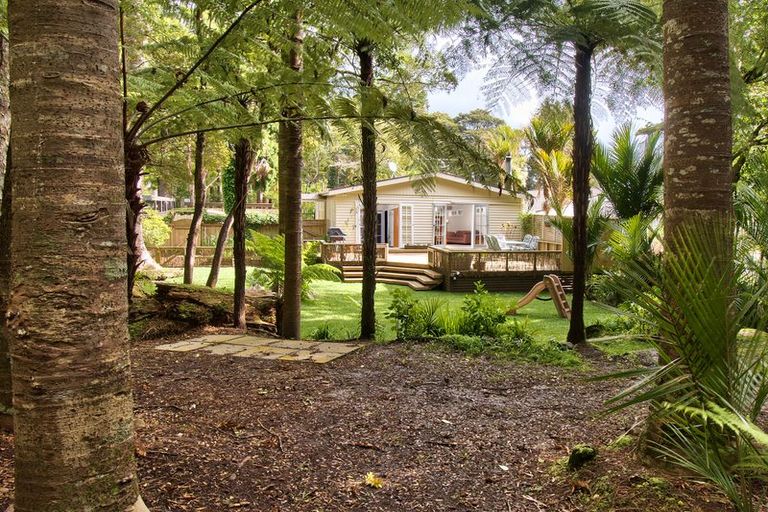 Photo of property in 68 Waima Crescent, Titirangi, Auckland, 0604