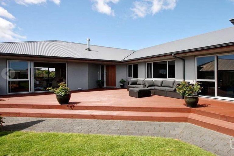 Photo of property in 174 Heta Road, Highlands Park, New Plymouth, 4312