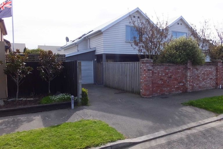 Photo of property in 17 Antrim Street, Sydenham, Christchurch, 8023
