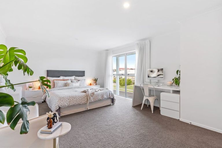 Photo of property in 9 Symes Drive, Red Beach, 0932