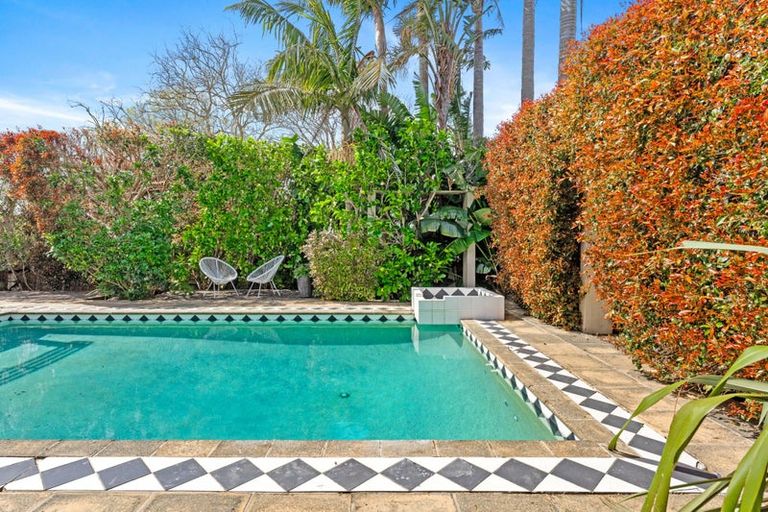 Photo of property in 14 Eversleigh Road, Belmont, Auckland, 0622