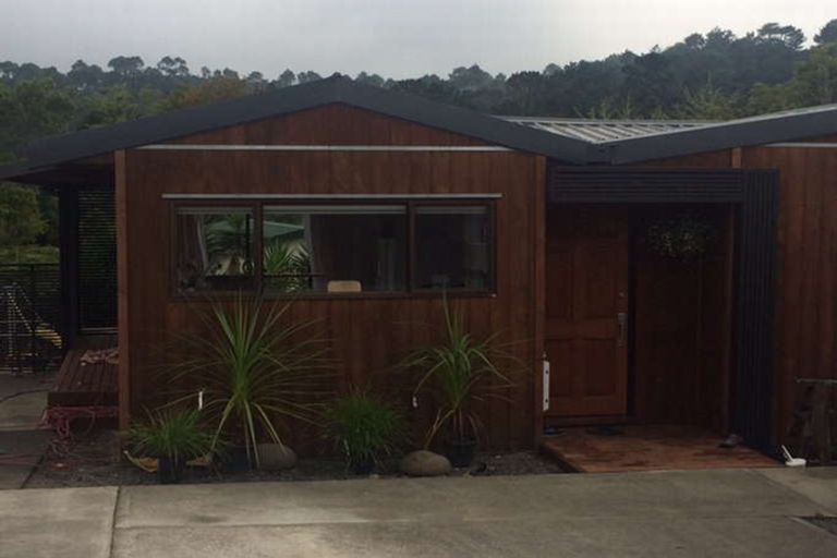 Photo of property in 633 Swanson Road, Swanson, Auckland, 0612